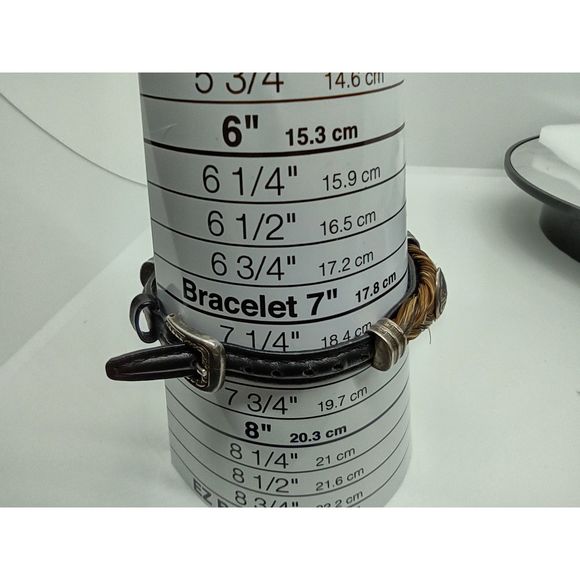 Watch Us Ladies Watch w/ Band that looks like a belt - Picture 8 of 9